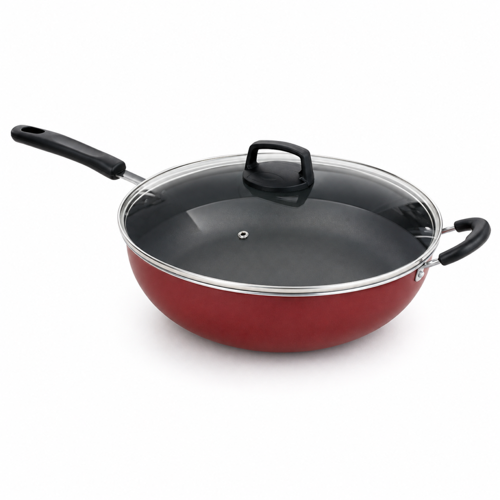 Panela wok grande na cor cereja com cabo longo, alça auxiliar e tampa de vidro.